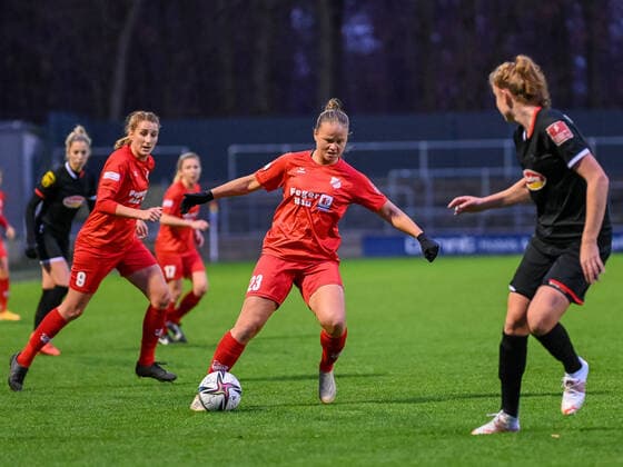 Doerthe Hoppius SC Sand, 09 , Patrycja Balcerzak SC Sand, 23 and Myrthe Moorrees 1 FC Köln, 06 1 FC Koeln vs SC Sand, Football, Womens Bundesliga, Matchday 10, 2021 2022, 05 12 2021 DFL DFB REGULATES PROHIBIT ANY USE OF PHOTOGRAPHS AS IMAGE SEQUENCES AND OR QUASI VIDEO 1 FC Koeln vs SC Sand, Football, Womens Bundesliga, Matchday 10, Season 2021 2022, 05 12 2021 Koeln Copyright: xEibner-Pressefotox EP_THR