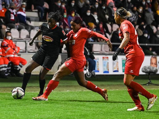 Eunice Beckmann 1 FC Köln, 11 , Patricia George SC Sand, 15 and Adrienne Jordan SC Sand, 29 1 FC Koeln vs SC Sand, Football, Womens Bundesliga, Matchday 10, 2021 2022, 05 12 2021 DFL DFB REGULATES PROHIBIT ANY USE OF PHOTOGRAPHS AS IMAGE SEQUENCES AND OR QUASI VIDEO 1 FC Koeln vs SC Sand, Football, Womens Bundesliga, Matchday 10, Season 2021 2022, 05 12 2021 Koeln Copyright: xEibner-Pressefotox EP_THR