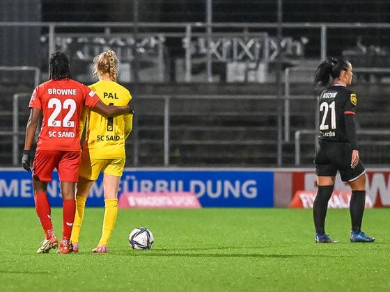 Phoenetia Browne SC Sand, 22 and Jasmin Pal SC Sand, 01 directly after the final whistle Peggy Kuznik 1 FC Köln, 21 1 FC Koeln vs SC Sand, Football, Womens Bundesliga, Matchday 10, 2021 2022, 05 12 2021 DFL DFB REGULATES PROHIBIT ANY USE OF PHOTOGRAPHS AS IMAGE SEQUENCES AND OR QUASI VIDEO 1 FC Koeln vs SC Sand, Football, Womens Bundesliga, 10 Matchday, Season 2021 2022, 05 12 2021 Koeln Copyright: xEibner-Pressefotox EP_THR