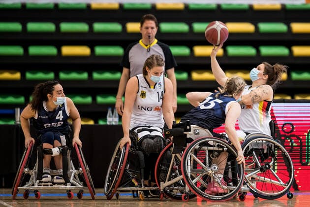 European Championship Wheelchair Basketball 09 12 2021 MADRID, SPAIN December 9 Wheelchair Basketball, Germany vs Great Britain Women on Day 6 of the European Championship Wheelchair Basketball at Polid Municipal Francisco Fernandez Ochoa on 09 12 2021 in Madrid, Spain Charlotte Moore Great Britain, 4 , Lena Knippelmeyer Germany, 14 , Robyn Love Great Britain, 15 , Maya Lindholm Germany, 11 Copyright: xBEAUTIFULxSPORTS Wunderlx