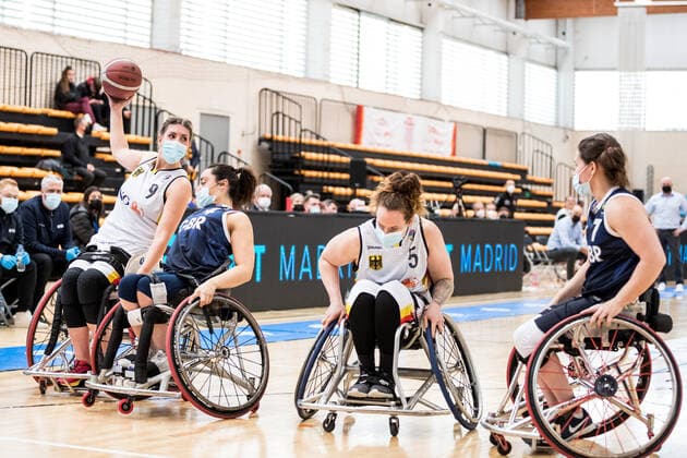 European Championship Wheelchair Basketball 09 12 2021 MADRID, SPAIN December 9 Wheelchair Basketball, Germany vs Great Britain Women on Day 6 of the European Championship Wheelchair Basketball at Polid Municipal Francisco Fernandez Ochoa on 09 12 2021 in Madrid, Spain Amanda Fanariotis Germany, 9 , Charlotte Moore Great Britain, 4 , Vanessa Erskine Germany, 5 , Helen Freeman Great Britain, 7 Copyright: xBEAUTIFULxSPORTS Wunderlx