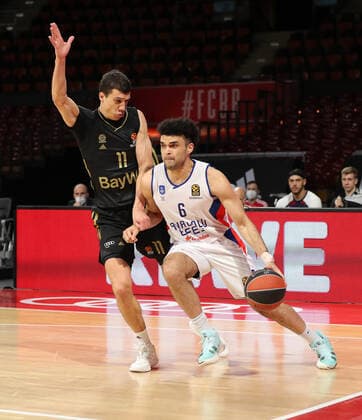 Duel between Vladimir Lucic Bayern Basketball, 11 and Elijah Bryant Anadolu Istanbul, 6 GER, FC Bayern Basketball vs Anadolu EFES Istanbul, Basketball, EuroLeague, Season 2021 2022, 09 12 2021, GER, FC Bayern Basketball vs Anadolu EFES Istanbul, Basketball, EuroLeague, Season 2021 2022, 09 12 2021, Munich. Copyright: xEIBNER MarcelxEngelbrechtx EP_EER