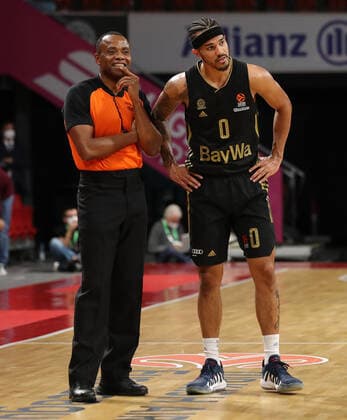 Nick Weiler Babb Bayern Basketball, 0 talking to the referee GER, FC Bayern Basketball vs Anadolu EFES Istanbul, Basketball, EuroLeague, 2021 2022 season, 09 12 2021, GER, FC Bayern Basketball vs Anadolu EFES Istanbul, Basketball, EuroLeague, 2021 2022 season, 09 12 2021, Muenchen Copyright: xEIBNER MarcelxEngelbrechtx EP_EER