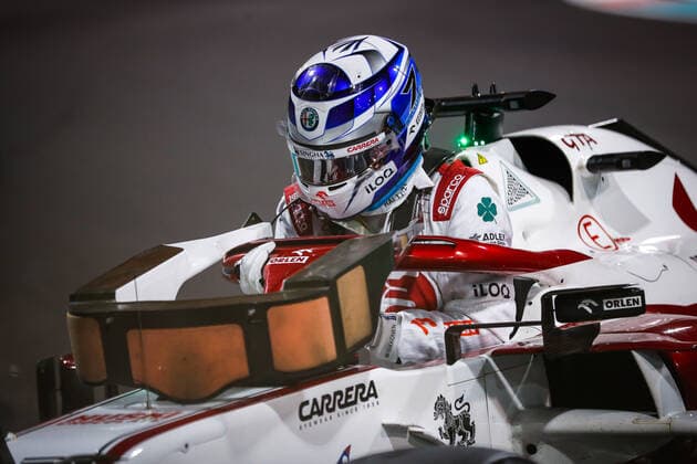 RAIKKONEN Kimi (fin), Alfa Romeo Racing ORLEN C41, portrait crash, accident, during the Formula 1 Etihad Airways Abu Dhabi Grand Prix 2021, 22th round of the 2021 FIA Formula One World Championship, WM, Weltmeisterschaft from December 10 to 12, 2021 on the Yas Marina Circuit, in Yas Island, Abu Dhabi - F1 - ABU DHABI GRAND PRIX 2021 DPPI Panoramic 00121045__V2_0234