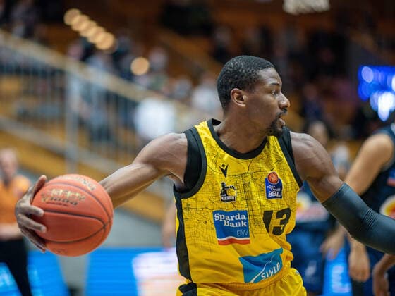 Yorman Polas Bartolo MHP Riesen Ludwigsburg, 13 , GER, Hakro Merlins Crailsheim vs MHP Riesen Ludwigsburg, Basketball, Bundesliga, easycredit, 10 Spieltag, Spielzeit 2021 2022, 11 12 2021, GER, Hakro Merlins Crailsheim vs MHP Riesen Ludwigsburg, Basketball, Bundesliga, easycredit, 10 Spieltag, Spielzeit 2021 2022, 11 12 2021 Ludwigsburg Copyright: xEibner-Pressefoto SaschaxWaltherx EP_EER