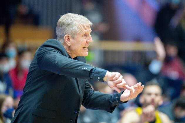 John Patrick MHP Riesen Ludwigsburg, Head Coach , GER, Hakro Merlins Crailsheim vs MHP Riesen Ludwigsburg, Basketball, Bundesliga, easycredit, 10 Spieltag, Spielzeit 2021 2022, 11 12 2021, GER, Hakro Merlins Crailsheim vs MHP Riesen Ludwigsburg, Basketball, Bundesliga, easycredit, 10 Spieltag, Spielzeit 2021 2022, 11 12 2021 Ludwigsburg Copyright: xEibner-Pressefoto SaschaxWaltherx EP_EER
