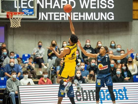 Justin Simon MHP Riesen Ludwigsburg, 05 , GER, Hakro Merlins Crailsheim vs MHP Riesen Ludwigsburg, Basketball, Bundesliga, easycredit, 10 Spieltag, Spielzeit 2021 2022, 11 12 2021, GER, Hakro Merlins Crailsheim vs MHP Riesen Ludwigsburg, Basketball, Bundesliga, easycredit, 10 Spieltag, Spielzeit 2021 2022, 11 12 2021 Ludwigsburg Copyright: xEibner-Pressefoto SaschaxWaltherx EP_EER