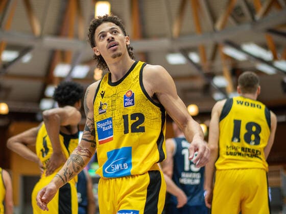 Jonah Radebaugh MHP Riesen Ludwigsburg, 12 , GER, Hakro Merlins Crailsheim vs MHP Riesen Ludwigsburg, Basketball, Bundesliga, easycredit, 10 Spieltag, Spielzeit 2021 2022, 11 12 2021, GER, Hakro Merlins Crailsheim vs MHP Riesen Ludwigsburg, Basketball, Bundesliga, easycredit, 10 Spieltag, Spielzeit 2021 2022, 11 12 2021 Ludwigsburg Copyright: xEibner-Pressefoto SaschaxWaltherx EP_EER