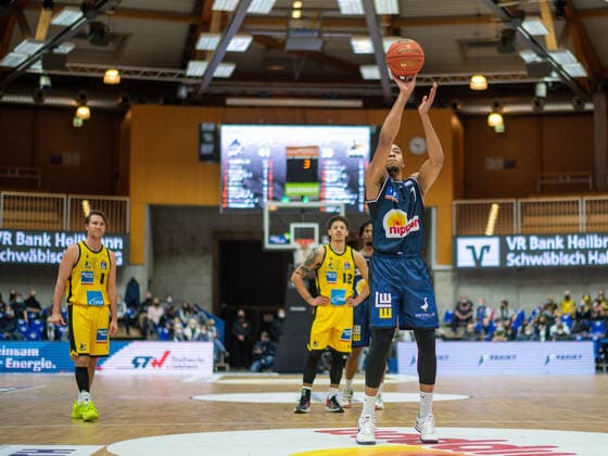 Jaren Lewis Harko Merlins Crailsheim, 01 , GER, Hakro Merlins Crailsheim vs MHP Riesen Ludwigsburg, Basketball, Bundesliga, easycredit, 10 Spieltag, Spielzeit 2021 2022, 11 12 2021, GER, Hakro Merlins Crailsheim vs MHP Riesen Ludwigsburg, Basketball, Bundesliga, easycredit, 10 Spieltag, Spielzeit 2021 2022, 11 12 2021 Ludwigsburg Copyright: xEibner-Pressefoto SaschaxWaltherx EP_EER
