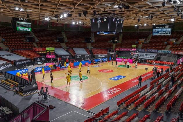 Due to the Corona ordinances in Bavaria, this game must also be played in front of empty spectator areas FC Bayern Muenchen vs MHP Riesen Ludwigsburg, Basketball, BBL, 11 Spieltag, Saison 2021 2022, 19 12 2021 FC Bayern Muenchen vs MHP Riesen Ludwigsburg, Basketball, BBL, 11 Spieltag, Saison 2021 2022, 19 12 2021 Muenchen Copyright: xEibnerxPressefotox xHeikexFeinerx EP_EER