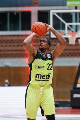 GER, Wuerzburg, tectake Arena, 02 01 2022, emspor, emonline, despor, deonline, s Oliver Wuerzburg vs Medi Bayreuth, easyCredit BBL, matchday 15 picture Cameron Wells medi Bayreuth with the three-pointer Copyright: HMBxMedia JulienxBecker
