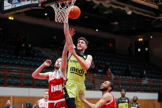 GER, Wuerzburg, tectake Arena, 02 01 2022, emspor, emonline, despor, deonline, s Oliver Wuerzburg vs Medi Bayreuth, easyCredit BBL, 15 Spieltag Bild v l Craig Moller s Oliver Wuerzburg , mb, Cameron Hunt s Oliver Wuerzburg Copyright: HMBxMedia JulienxBecker