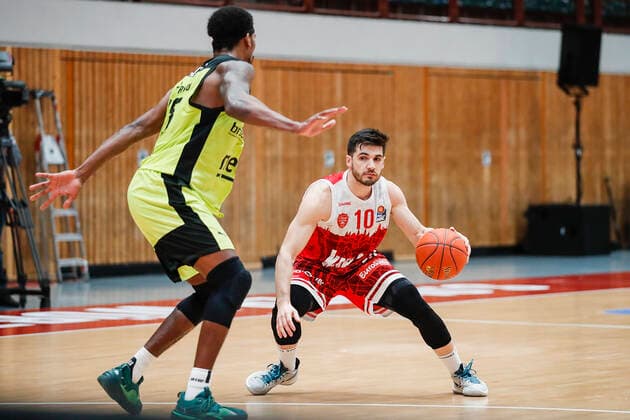 GER, Wuerzburg, tectake Arena, 02 01 2022, emspor, emonline, despor, deonline, s Oliver Wuerzburg vs Medi Bayreuth, easyCredit BBL, matchday 15 picture v l Terry Allen medi Bayreuth vs Luciano Parodi s Oliver Wuerzburg Copyright: HMBxMedia JulienxBecker