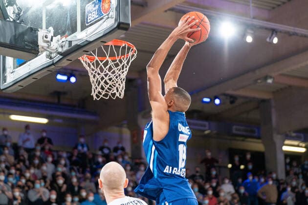 Scored by Louis Olinde ALBA Berlin 19 Hamburg Towers vs ALBA Berlin, Basketball, Bundesliga, Hauptrunde, Spieltag 15, Saison 2021 2022, 02 01 2022 Marcel von Fehrn Hamburg Towers vs ALBA Berlin, Basketball, Bundesliga, Hauptrunde, Spieltag 15, Saison 2021 2022, 02 01 2022 Hamburg Copyright: xEibnerxPressefoto MarcelxvonxFehrnx EP_MFN