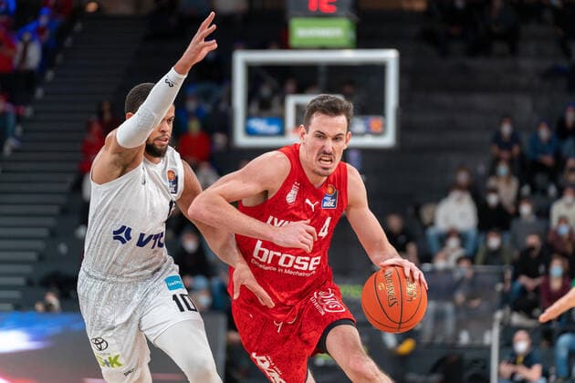 Omar Prewitt Brose Bamberg 4 vs Ray McCallum Hamburg Towers 10 Hamburg Towers vs Brose Bamberg, Basketball, Bundesliga, Hauptrunde, Spieltag 12, Saison 2021 2022, 05 01 2022 Marcel von Fehrn Hamburg Towers vs Brose Bamberg, Basketball, Bundesliga, Hauptrunde, Spieltag 12, Saison 2021 2022, 05 01 2022 Hamburg Copyright: xEibnerxPressefoto MarcelxvonxFehrnx EP_MFN
