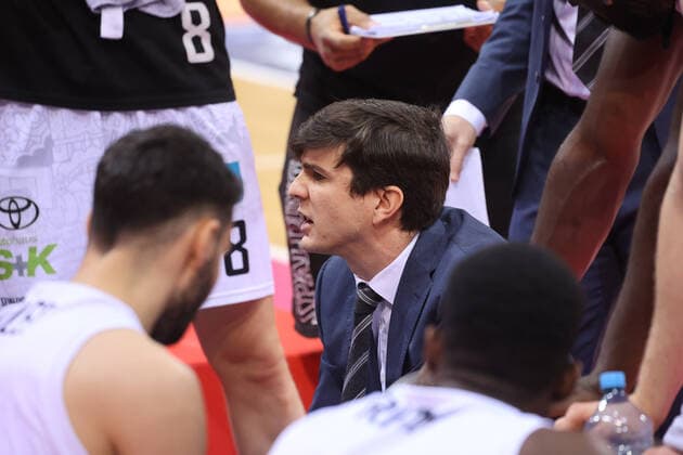 Hamburg coach Pedro Calles, Telekom Baskets Bonn vs Hamburg Towers, Basketball, 1 Easy Credit Bundesliga, Matchday 16, 09 01 2022, Telekom Baskets Bonn vs Hamburg Towers, Basketball, 1 Easy Credit Bundesliga, Matchday 16, 09 01 2022, Photo EIBNER Joerg Niebergall Bonn Copyright: xJoergxNiebergall Eibner-Pressefox EP_JNL