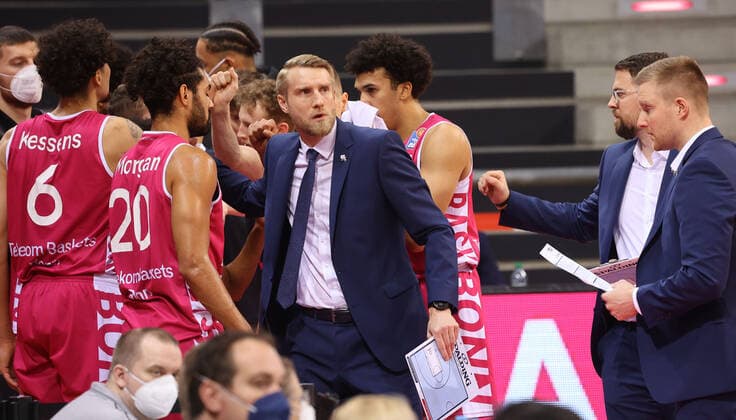 Bonns Coach Ilssalo Toumas, Telekom Baskets Bonn vs Hamburg Towers, Basketball, 1 Easy Credit Bundesliga, 16 Spieltag, 09 01 2022, Telekom Baskets Bonn vs Hamburg Towers, Basketball, 1 Easy Credit Bundesliga, 16 Spieltag, 09 01 2022, Photo EIBNER Joerg Niebergall Bonn Copyright: xJoergxNiebergall Eibner-Pressefox EP_JNL