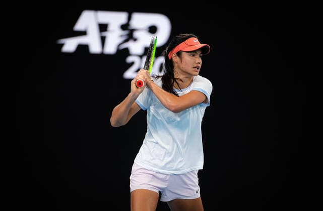 Mandatory Credit: Photo by Rob Prange Shutterstock (12750372ci) Emma Raducanu of Great Britain during practice at the 2022 Sydney Tennis Classic WTA, Tennis Damen 500 tennis tournament Sydney Tennis Classic, Day 2, Tennis, Olympic Park, Sydney, Australia - 11 Jan 2022 Sydney Tennis Classic, Day 2, Tennis, Olympic Park, Sydney, Australia - 11 Jan 2022 Copyright: xRobxPrange Shutterstockx 12750372ci
