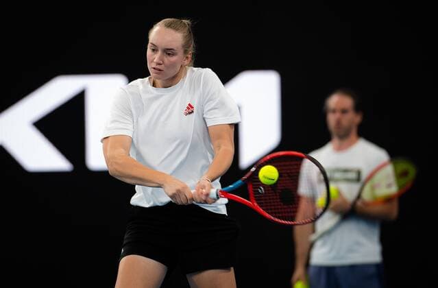 Mandatory Credit: Photo by Rob Prange Shutterstock (12750372cf) Elena Rybakina of Kazakhstan during practice at the 2022 Sydney Tennis Classic WTA, Tennis Damen 500 tennis tournament Sydney Tennis Classic, Day 2, Tennis, Olympic Park, Sydney, Australia - 11 Jan 2022 Sydney Tennis Classic, Day 2, Tennis, Olympic Park, Sydney, Australia - 11 Jan 2022 Copyright: xRobxPrange Shutterstockx 12750372cf