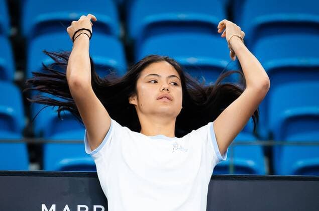 Mandatory Credit: Photo by Rob Prange Shutterstock (12750372dc) Emma Raducanu of Great Britain during practice at the 2022 Sydney Tennis Classic WTA, Tennis Damen 500 tennis tournament Sydney Tennis Classic, Day 2, Tennis, Olympic Park, Sydney, Australia - 11 Jan 2022 Sydney Tennis Classic, Day 2, Tennis, Olympic Park, Sydney, Australia - 11 Jan 2022 Copyright: xRobxPrange Shutterstockx 12750372dc