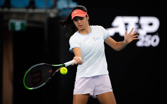 Mandatory Credit: Photo by Rob Prange Shutterstock (12750372cu) Emma Raducanu of Great Britain during practice at the 2022 Sydney Tennis Classic WTA, Tennis Damen 500 tennis tournament Sydney Tennis Classic, Day 2, Tennis, Olympic Park, Sydney, Australia - 11 Jan 2022 Sydney Tennis Classic, Day 2, Tennis, Olympic Park, Sydney, Australia - 11 Jan 2022 Copyright: xRobxPrange Shutterstockx 12750372cu