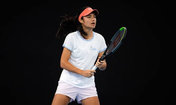 Mandatory Credit: Photo by Rob Prange Shutterstock (12750372cs) Emma Raducanu of Great Britain during practice at the 2022 Sydney Tennis Classic WTA, Tennis Damen 500 tennis tournament Sydney Tennis Classic, Day 2, Tennis, Olympic Park, Sydney, Australia - 11 Jan 2022 Sydney Tennis Classic, Day 2, Tennis, Olympic Park, Sydney, Australia - 11 Jan 2022 Copyright: xRobxPrange Shutterstockx 12750372cs