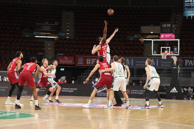 Tip Off of the match GER, FC Bayern Basketball vs BC Zalgiris Kaunas, Basketball, EuroLeague, Season 2021 2022, 11 01 2022, GER, FC Bayern Basketball vs BC Zalgiris Kaunas, Basketball, EuroLeague, Season 2021 2022, 11 01 2022, Muenchen Copyright: xEIBNER MarcelxEngelbrechtx EP_EER