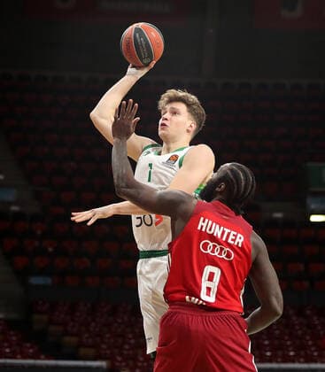 Othello Hunter Bayern basketball, 8 tries Marek Blazevic BC Zalgiris Kaunas, 1 to block GER, FC Bayern basketball vs BC Zalgiris Kaunas, basketball, EuroLeague, 2021 2022 season, 11 01 2022, GER, FC Bayern basketball vs BC Zalgiris Kaunas, basketball, EuroLeague, 2021 2022 season, 11 01 2022, Munich Copyright: xEIBNER MarcelxEngelbrechtx EP_EER