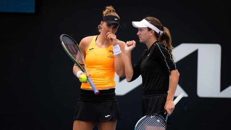 Mandatory Credit: Photo by Rob Prange Shutterstock (12751288bq) Beatriz Haddad Maia of Brazil & Anna Danilina of Kazakhstan playing doubles at the 2022 Sydney Tennis Classic WTA, Tennis Damen 500 tennis tournament Sydney Tennis Classic, Day 4, Tennis, Olympic Park, Sydney, Australia - 13 Jan 2022 Sydney Tennis Classic, Day 4, Tennis, Olympic Park, Sydney, Australia - 13 Jan 2022 Copyright: xRobxPrange Shutterstockx 12751288bq