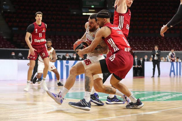 Nick Weiler Babb Bayern Basketball, 0 in duel with Mike James AS Monaco, 55 GER, FC Bayern Basketball vs AS Monaco, Basketball, EuroLeague, 2021 2022 season, 13 01 2022, GER, FC Bayern Basketball vs AS Monaco, Basketball, EuroLeague, 2021 2022 season, 13 01 2022 Munich. Copyright: xEIBNER MarcelxEngelbrechtx EP_EER