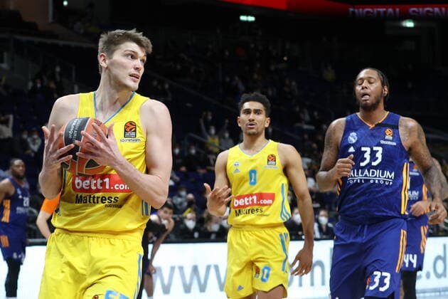 DEU, EuroLaegue, ALBA vs Real Madrid, 20 01 2022, Mercedes Benz Arena, Berlin, DEU, EuroLaegue, ALBA vs Real Madrid, in picture a555 , Maodo Lo ALBA Berlin 0 , Trey Thompkins Real Madrid 33 nordphotoxGmbHx xEngler nph00076