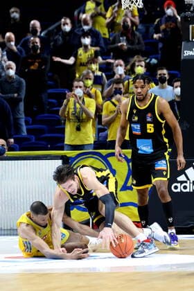 DEU, easyCredit BBL, ALBA vs Ludwigsburg, 23 01 2022, Mercedes Benz Arena, Berlin, DEU, easyCredit BBL, ALBA vs Ludwigsburg, in picture Louis Olinde ALBA Berlin 19 , Ethan Happ Ludwigsburg 24 , Justin Simon Ludwigsburg 5 nordphotoxGmbHx xEngler nph00076