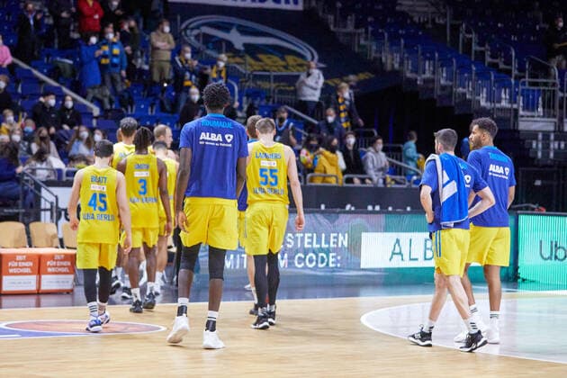 Loser,Ben Lammers Alba Berlin, 55 ,Tamir Blatt Alba Berlin, 45 ,Jaleen Smith Alba Berlin, 3 ,GER,Basketball,BBL,18 Matchday,Season 2021 2022,Alba Berlin vs MHP Riesen Ludwigsburg,23 01 2022, 15 00, GER, Basketball,BBL,18 Matchday,Season 2021 2022,Alba Berlin vs MHP Riesen Ludwigsburg,23 01 2022, 15 00,Foto Eibner Gerd Gruhn Berliin Copyright: xGerdxGruhnx EP_GGN