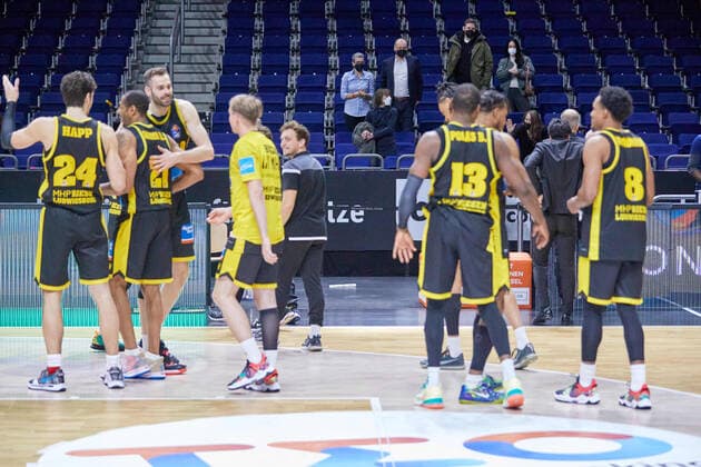 Winner,Ethan Happ MHP Riesen Ludwigsburg, 24 ,Yorman Polas Bartolo MHP Riesen Ludwigsburg, 13 ,James Woodard MHP Riesen Ludwigsburg, 8 ,GER,Basketball,BBL,18 Matchday,Season 2021 2022,Alba Berlin vs MHP Riesen Ludwigsburg,23 01 2022, 15 00, GER,Basketball,BBL,18 Matchday,Season 2021 2022,Alba Berlin vs MHP Riesen Ludwigsburg,23 01 2022, 15 00,Foto Eibner Gerd Gruhn Berliin Copyright: xGerdxGruhnx EP_GGN