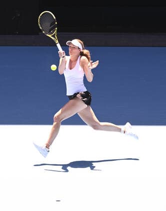 Mandatory Credit: Photo by James Gourley Shutterstock (12765100af) Danielle Collins in fourth round action Australian Open, Day Eight, Tennis, Melbourne Park, Melbourne, Australia - 24 Jan 2022 Australian Open, Day Eight, Tennis, Melbourne Park, Melbourne, Australia - 24 Jan 2022 Copyright: xJamesxGourley Shutterstockx 12765100af