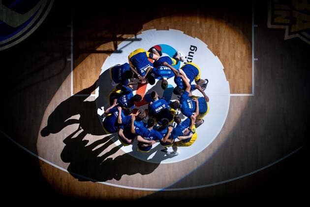 Basketball Berlin 23 01 2022 season 2021 2022 1 Bundesliga easyCredit BBL Alba Berlin MHP Riesen Ludwigsburg team presentation Alba Team AlbaHuddle Luke Sikma Alba Berlin, No 43 mi Maodo Lo Alba Berlin, No 00 Oscar Da Silva Alba Berlin, No 01 Louis Olinde Alba Berlin, No 19 Tamir Blatt Alba Berlin, No 45 Ben Lammers Alba Berlin, No 55 Javel Zoosman Alba Berlin, No 50 Johannes Thiemann Alba Berlin, No 32 Christ Koumadje Alba Berlin, No 21 Javel Zoosman Alba Berlin, No 50 Jonas Mattisseck Alba Berlin, No 09 Jaleen Smith Alba Berlin, No 03
