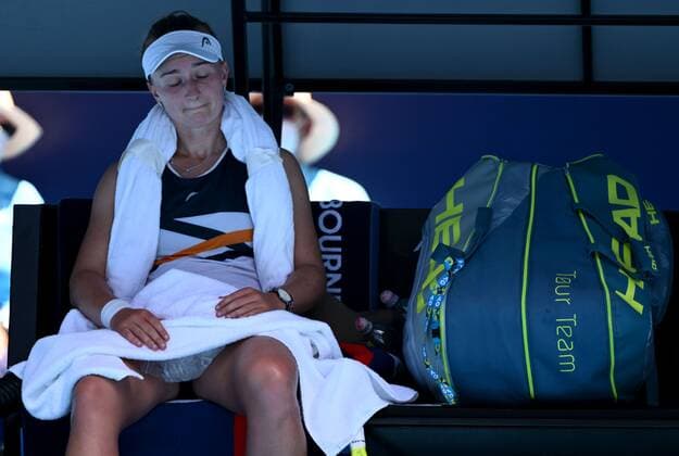 Mandatory Credit: Photo by James Gourley Shutterstock (12773752s) Barbora Krejcikova struggles in the heat Australian Open, Day Nine, Tennis, Melbourne Park, Melbourne, Australia - 25 Jan 2022 Australian Open, Day Nine, Tennis, Melbourne Park, Melbourne, Australia - 25 Jan 2022 Copyright: xJamesxGourley Shutterstockx 12773752s