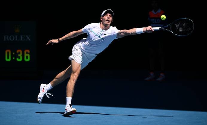 Mandatory Credit: Photo by James Gourley Shutterstock (12773752bh) Denis Shapovalov in quarter final action Australian Open, Day Nine, Tennis, Melbourne Park, Melbourne, Australia - 25 Jan 2022 Australian Open, Day Nine, Tennis, Melbourne Park, Melbourne, Australia - 25 Jan 2022 Copyright: xJamesxGourley Shutterstockx 12773752bh