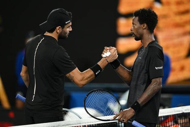 Mandatory Credit: Photo by James Gourley Shutterstock (12773752jf) Matteo Berrettini celebrates winning his quarter-final match and is congratulated by Gael Monfils Australian Open, Day Nine, Tennis, Melbourne Park, Melbourne, Australia - 25 Jan 2022 Australian Open, Day Nine, Tennis, Melbourne Park, Melbourne, Australia - 25 Jan 2022 Copyright: xJamesxGourley Shutterstockx 12773752jf