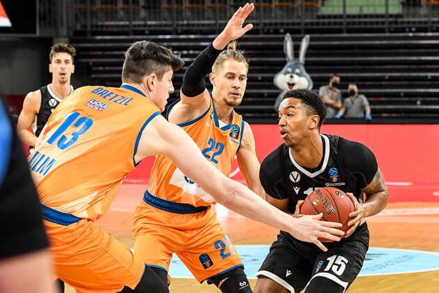 GER, EuroCup, ratiopharm ulm vs Virtus Segafredo Bologna 25 01 2022, ratiopharm arena, Neu Ulm, GER, EuroCup, ratiopharm ulm vs Virtus Segafredo Bologna, in picture Nicolas Bretzel Ulm, 13 , Thomas Klepeisz Ulm, 22 , Ty Shon Alexander Bologna, 15 nordphotoxGmbHx xHafner nph00200