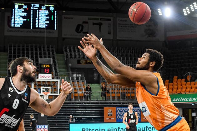 GER, EuroCup, ratiopharm ulm vs Virtus Segafredo Bologna 25 01 2022, ratiopharm arena, Neu Ulm, GER, EuroCup, ratiopharm ulm vs Virtus Segafredo Bologna, in picture Amadeo Tessitori Bologna, 0 , Cristiano Felicio Ulm, 1 nordphotoxGmbHx xHafner nph00200