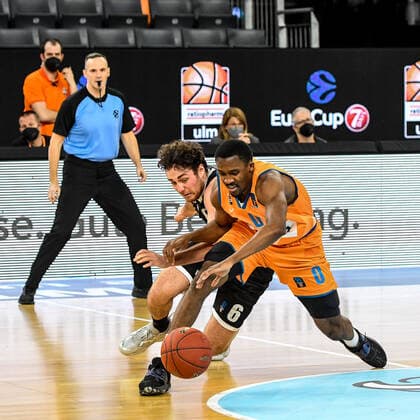 GER, EuroCup, ratiopharm ulm vs Virtus Segafredo Bologna 25 01 2022, ratiopharm arena, Neu Ulm, GER, EuroCup, ratiopharm ulm vs Virtus Segafredo Bologna, pictured doggedly fighting for the ball, Alessandro Pajola Bologna, 6 , Semaj Christon Ulm, 0 nordphotoxGmbHx xHafner nph00200