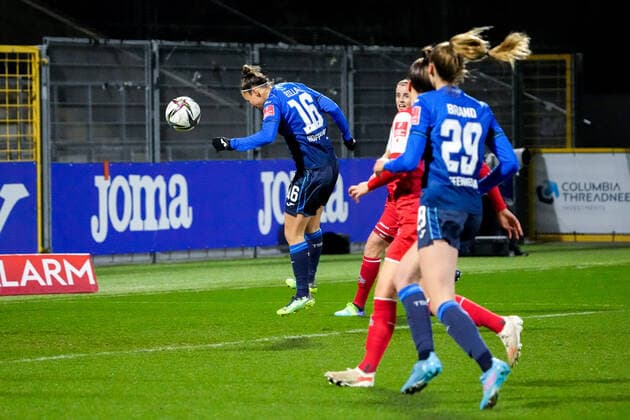 Torschützin Nicole Billa (TSG, 16) erzielt das Tor zum 1:0, Treffer, Torerfolg, Highlight, Action, Aktion, Spielszene, 04.02.2022, Sinsheim (Hoffenheim) (Deutschland), Fussball, Flyeralarm Frauen-Bundesliga, TSG 1899 Hoffenheim - 1. FC Köln, 04.02.2022, Sinsheim (Hoffenheim) (Deutschland), Fussball, Flyeralarm Frauen-Bundesliga, TSG 1899 Hoffenheim - 1. FC Köln, DFB DFL REGULATIONS PROHIBIT ANY USE OF PHOTOGRAPHS AS IMAGE SEQUENCES AND OR QUASI-VIDEO. xozx