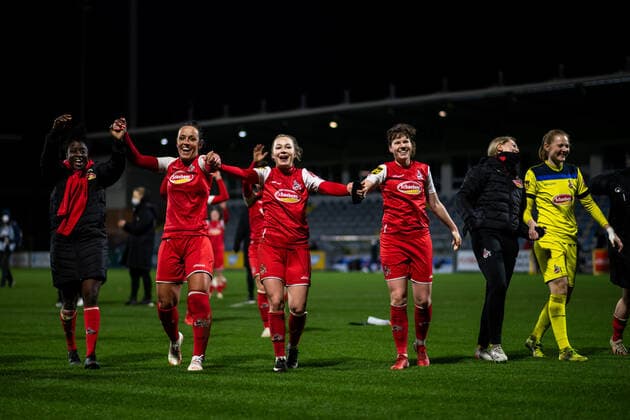 Peggy Kuznik 1 FC Koeln , Weronika Zawistowska 1 FC Koeln and team cheer about the draw, TSG 1899 Hoffenheim vs 1 FC Koeln, Flyeralarm Frauen Bundesliga, 13 Spieltag, 04 02 2022, Spielzeit 2021 2022 TSG 1899 Hoffenheim vs 1 FC Koeln, Flyeralarm Frauen Bundesliga, 13 Spieltag, 04 02 2022, Spielzeit 2021 2022 Copyright: xEibner Memmlerx EP_MMR