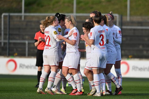 Jubel, Freuen, celebrate, happy, cheer , Goal Celebration 1.FC Köln 1:0, 13.02.2022, Köln (Deutschland), Fussball, Flyeralarm Frauen-Bundesliga, 1.FC Köln - Eintracht Frankfurt xmkx