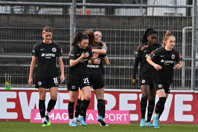 Jubel, Freuen, celebrate, happy, cheer , Goal Celebration Eintracht Frankfurt 1:2, 13.02.2022, Köln (Deutschland), Fussball, Flyeralarm Frauen-Bundesliga, 1.FC Köln - Eintracht Frankfurt xmkx