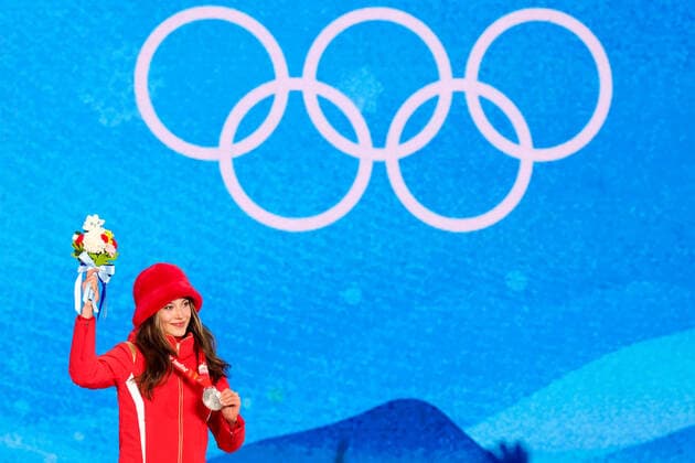 OLYMPICS - Winter Olympic Games, Olympische Spiele, Olympia, OS Beijing 2022 ZHANGJIAKOU,CHINA,15.FEB.22 - OLYMPICS, FREE SKI, FREESTYLE SKIING - Winter Olympic Games Beijing 2022, Slopestyle, ladies, award ceremony. Image shows the rejoicing of Ailing Eileen Gu (CHN). Keywords: medal. GEPAxpictures xMaticxKlansek