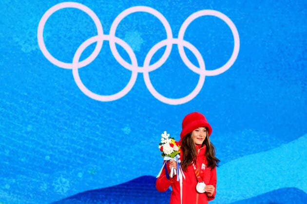 OLYMPICS - Winter Olympic Games, Olympische Spiele, Olympia, OS Beijing 2022 ZHANGJIAKOU,CHINA,15.FEB.22 - OLYMPICS, FREE SKI, FREESTYLE SKIING - Winter Olympic Games Beijing 2022, Slopestyle, ladies, award ceremony. Image shows the rejoicing of Ailing Eileen Gu (CHN). Keywords: medal. GEPAxpictures xMaticxKlansek