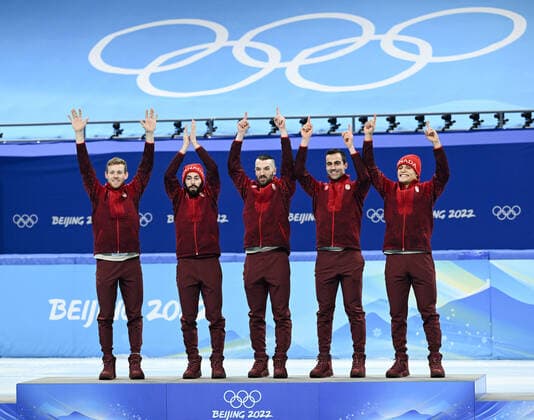 (220216) -- BEIJING, Feb. 16, 2022 -- Gold medalists Team Canada celebrate during the flower ceremony of the men s 5,000m relay final of short track Speed skating, Eisschnelllauf at Capital Indoor Stadium in Beijing, capital of China, Feb. 16, 2022. ) (BEIJING2022)CHINA-BEIJING-OLYMPIC Winter games, Winterspiele,Spiele, Summer games SHORT TRACK SPEED SKATING (CN) LixYibo