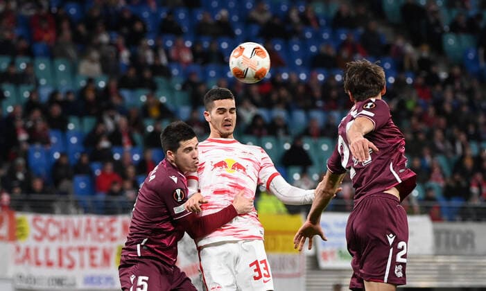 Football, men, 2021 2022 season, Europa League play offs, to reach the round of 16, first leg , RB Leipzig Real Sociedad San Sebastian, v l Igor Zubeldia Real Sociedad , Andre Silva RB Leipzig , Robin Le Normand Real Sociedad , 17 02 2022, Copyright: xMatthiasxKochx